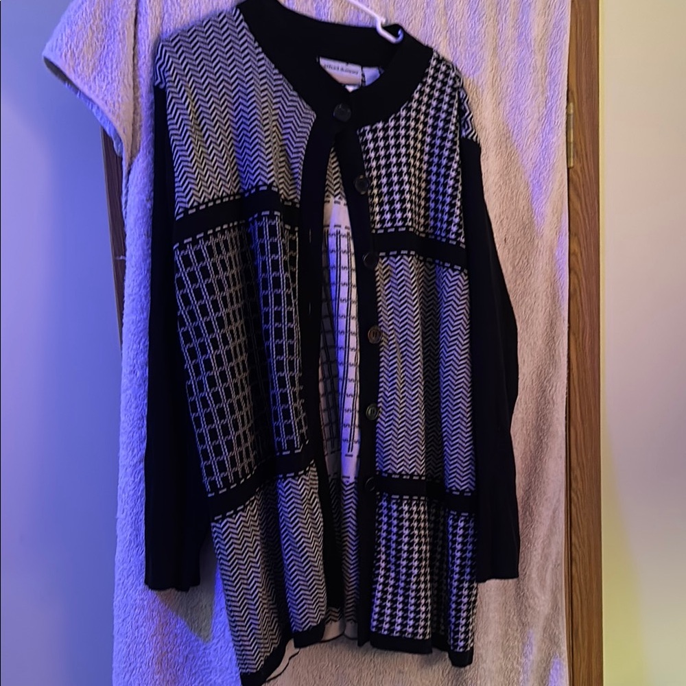 Chic Black and White Patterned Cardigan